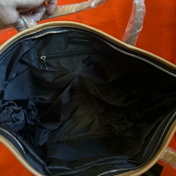 NWT Tahari Tote with Lip Care Set - Picture 7 of 12